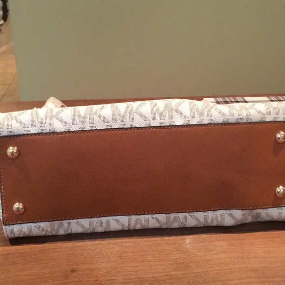 Michael Kors bag with matching wallet - Picture 5 of 7